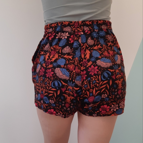 GUC Patterned H&M Shorts - Picture 6 of 6